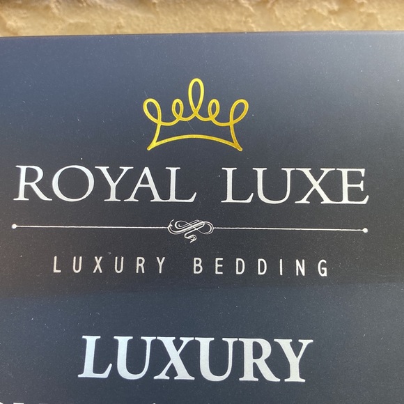 Royal Luxe Luxury Micro Mink Sherpa Throw - Beautiful! - Picture 6 of 11